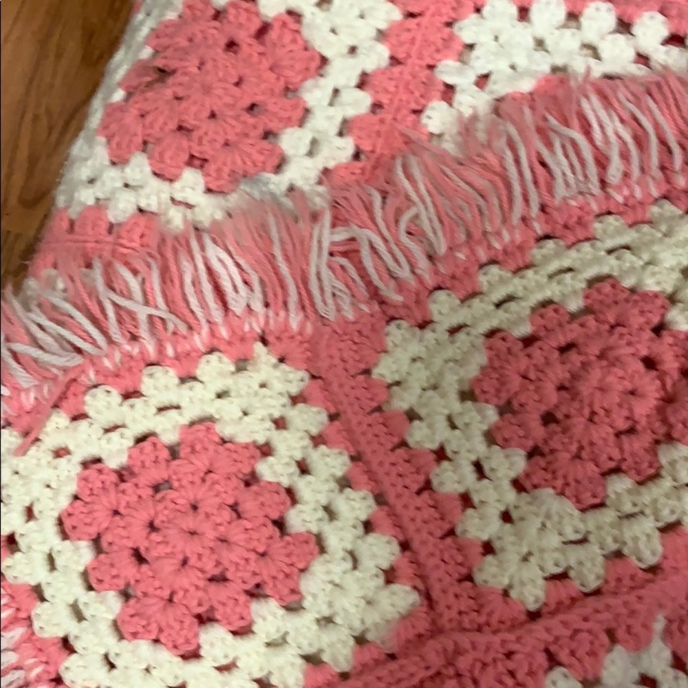 Hand Crafted Bedspread - Picture 4 of 4